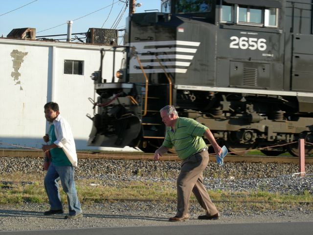 Marte & Fred racing that train? pic